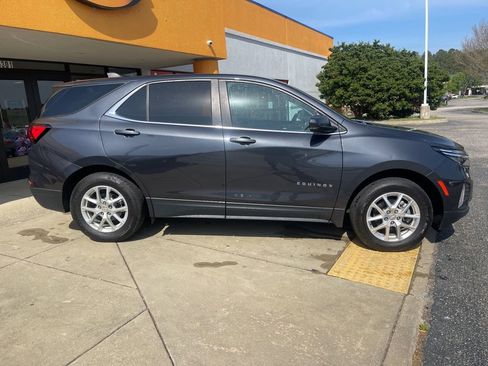 Used 2023 Chevrolet Equinox LT image 3