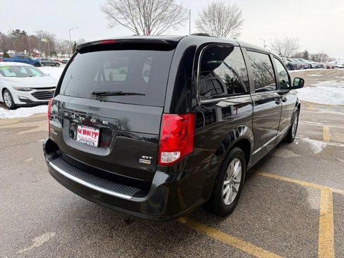 Used 2019 Dodge Grand Caravan SXT image 4