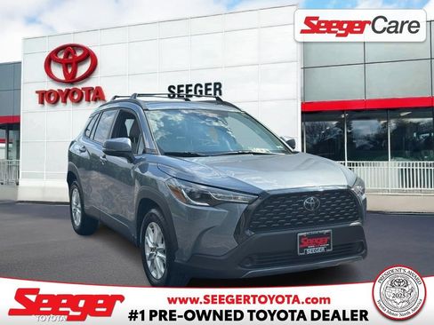 Used 2024 Toyota Corolla Cross LE AWD/4WD image 1