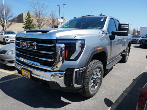 Used 2024 GMC Sierra 2500 SLE w/ SLE Value Package; image 3