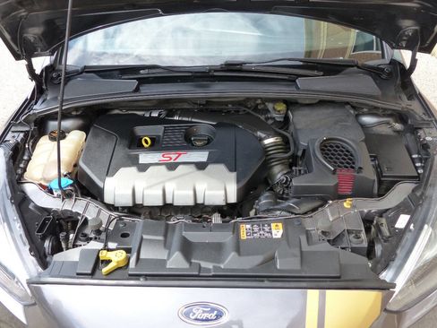 Used 2017 Ford Focus ST FWD image 18