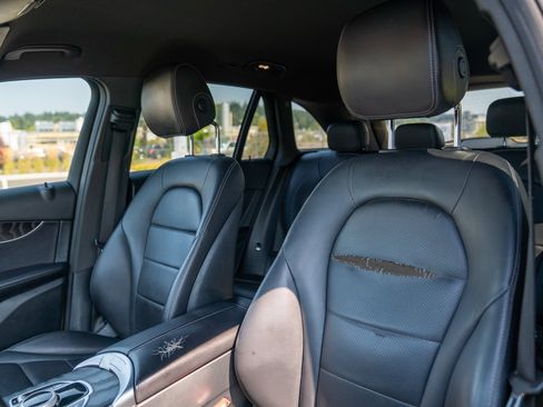 Used 2018 Mercedes-Benz GLC 300 4MATIC image 5