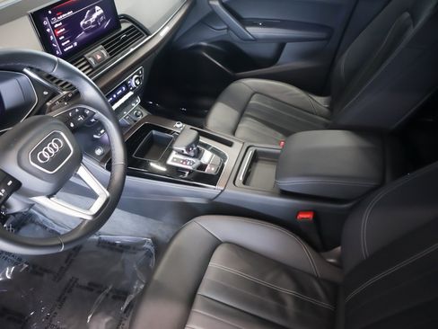 Used 2022 Audi Q5 Premium Plus image 17