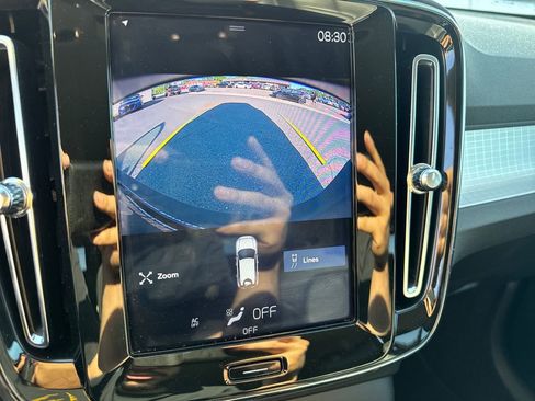 Used 2020 Volvo XC40 T5 Momentum image 18