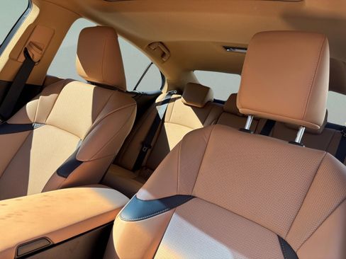 Used 2025 Lexus ES 300h w/ Premium Package image 21