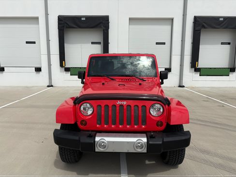 Used 2013 Jeep Wrangler Unlimited Sahara w/ Connectivity Group AWD/4WD image 7