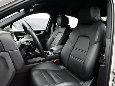 Certified 2025 Porsche Cayenne S AWD/4WD image 5