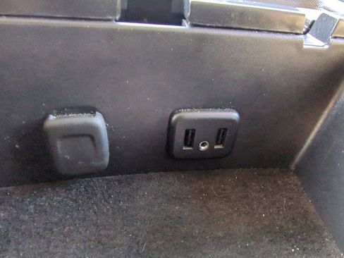 Used 2017 Chevrolet Suburban LS image 29