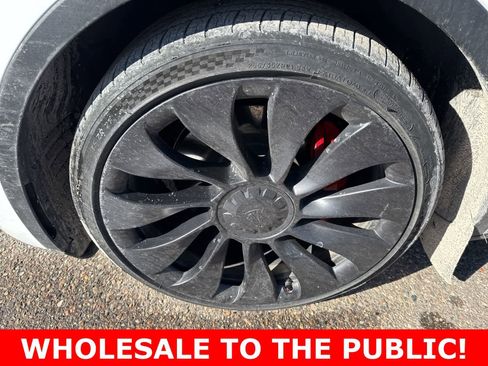 Used 2023 Tesla Model Y Performance image 10