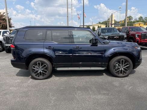 Used 2026 Lexus GX 550 w/ Accessory Package (2T) AWD/4WD image 11
