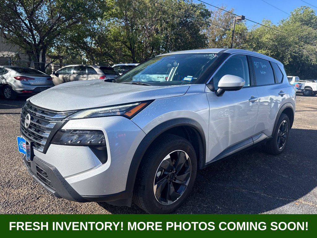 Used 2025 Nissan Rogue SV FWD image 3