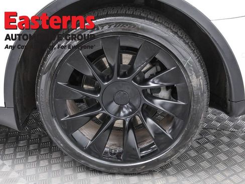 Used 2021 Tesla Model Y Long Range image 30