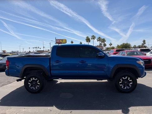 Used 2017 Toyota Tacoma TRD Off-Road w/ Premium & Technology Package AWD/4WD image 11