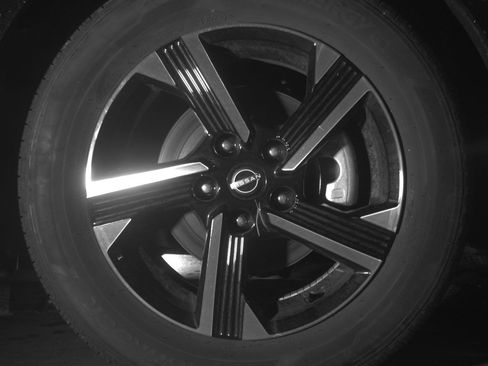 Used 2025 Nissan Sentra SV FWD image 16