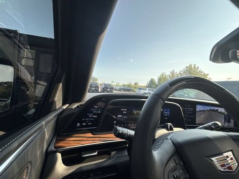 Certified 2024 Cadillac Escalade Premium Luxury AWD/4WD image 24