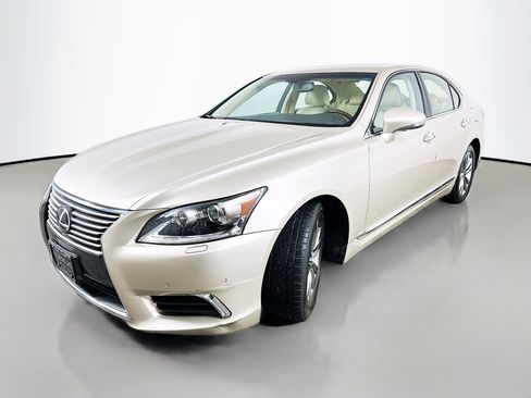 Used 2015 Lexus LS 460 AWD w/ Comfort Package image 3