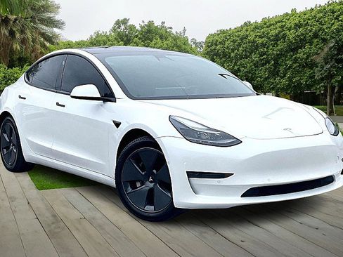 Used 2021 Tesla Model 3 Standard Range Plus image 11