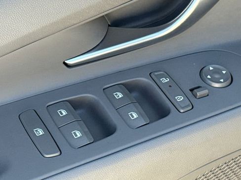 Certified 2025 Hyundai Elantra Sport image 18