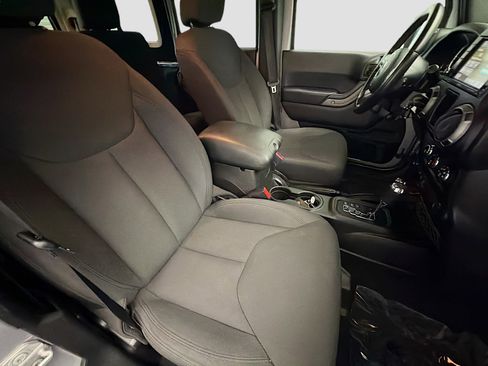 Used 2018 Jeep Wrangler Unlimited Sport w/ Connectivity Group image 15