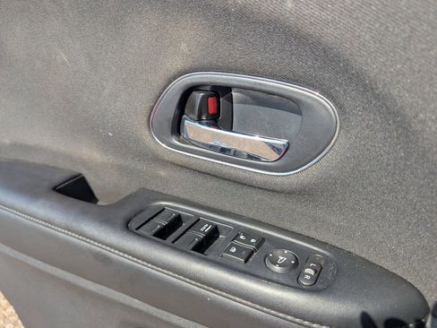 Used 2022 Honda HR-V EX image 17