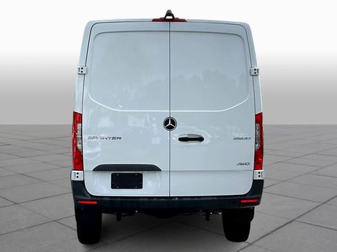 Used 2024 Mercedes-Benz Sprinter 2500 image 4