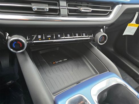 New 2026 Chevrolet Equinox EV LT image 30