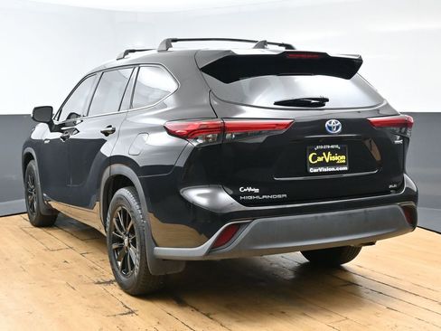 Used 2021 Toyota Highlander XLE AWD/4WD image 7