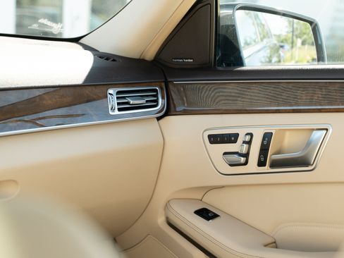 Used 2014 Mercedes-Benz E 350 4MATIC Sedan image 13