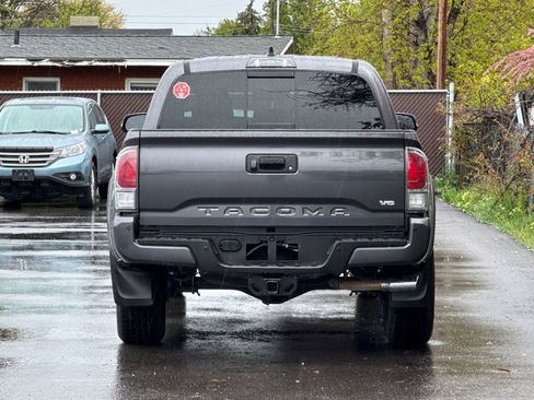 Used 2021 Toyota Tacoma TRD Sport w/ Technology Package image 5