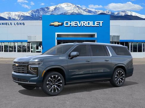 New 2026 Chevrolet Suburban High Country image 2