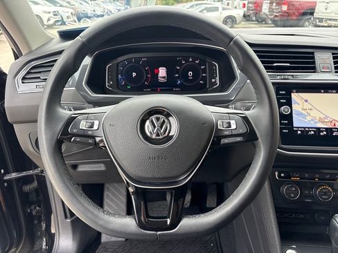 Used 2020 Volkswagen Tiguan SEL image 18