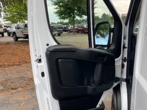 Used 2023 RAM ProMaster 2500 w/ Black Appearance Package image 19