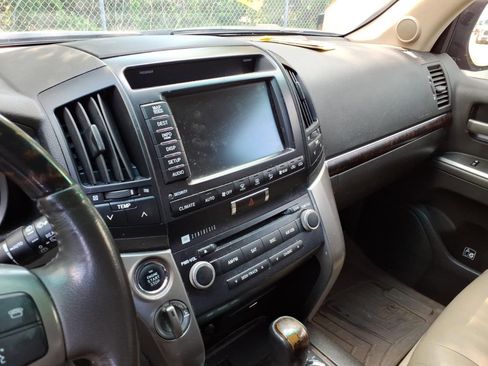Used 2011 Toyota Land Cruiser w/ Upgrade Pkg AWD/4WD image 10