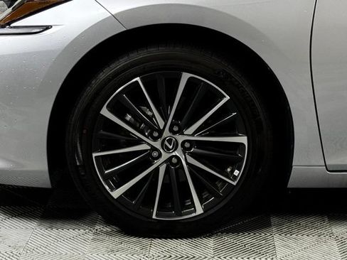 Used 2025 Lexus ES 350 w/ Premium Package FWD image 13