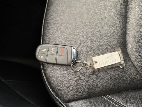 Used 2025 Jeep Compass Limited image 22