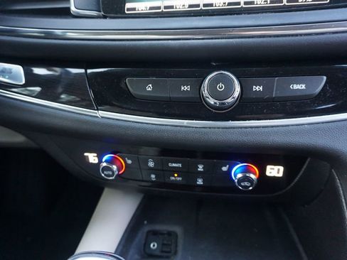 Used 2018 Buick Enclave Essence FWD image 12