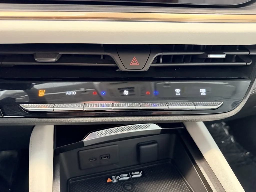 Used 2025 Buick Envision Avenir AWD/4WD image 55