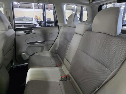 Used 2013 Subaru Forester 2.5X image 9