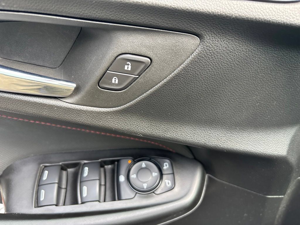 Used 2023 Chevrolet TrailBlazer RS FWD image 13