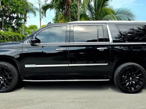 Used 2017 Cadillac Escalade ESV Luxury AWD/4WD image 13
