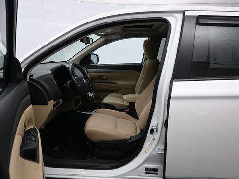 Used 2018 Mitsubishi Outlander SE FWD image 20