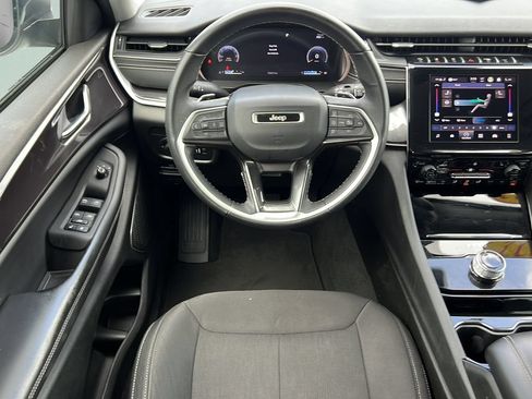 Used 2022 Jeep Grand Cherokee L Laredo w/ Luxury Tech Group I RWD image 12