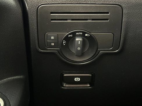 Used 2021 Mercedes-Benz Metris Passenger image 31