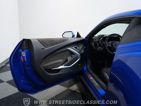 Used 2018 Chevrolet Camaro ZL1 RWD image 36