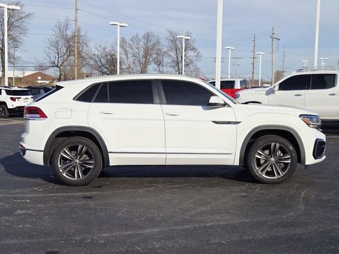 Used 2021 Volkswagen Atlas Cross Sport SE image 2