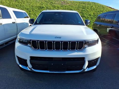 Used 2023 Jeep Grand Cherokee L Limited w/ Luxury Tech Group II image 12