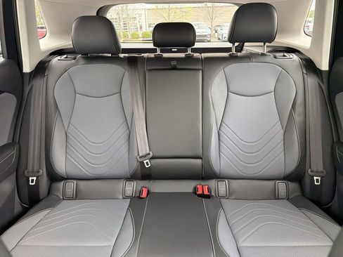 New 2026 Volkswagen Tiguan SE FWD image 29