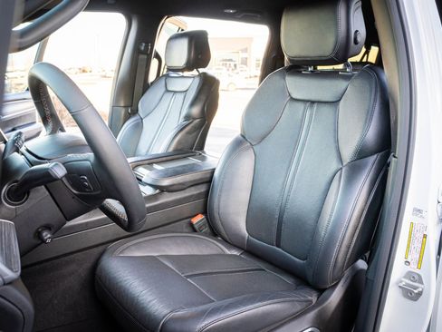 Used 2024 Jeep Wagoneer L Series II w/ Flexible Seating Group image 11