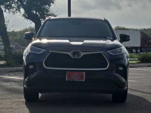Used 2024 Toyota Highlander XLE AWD/4WD image 8