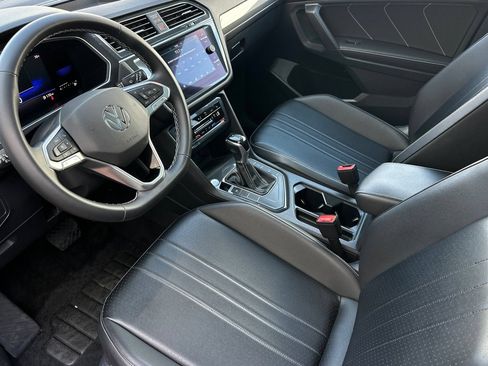 Used 2022 Volkswagen Tiguan SE w/ Panoramic Sunroof Package FWD image 10